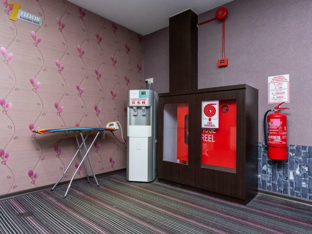 Remember Hotel Bukit Gambir Extérieur photo