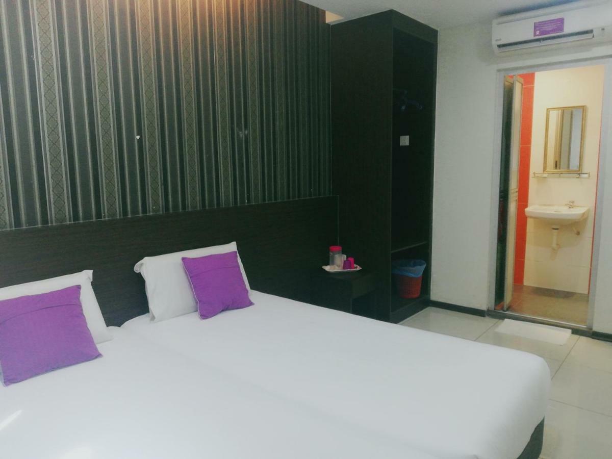 Remember Hotel Bukit Gambir Extérieur photo