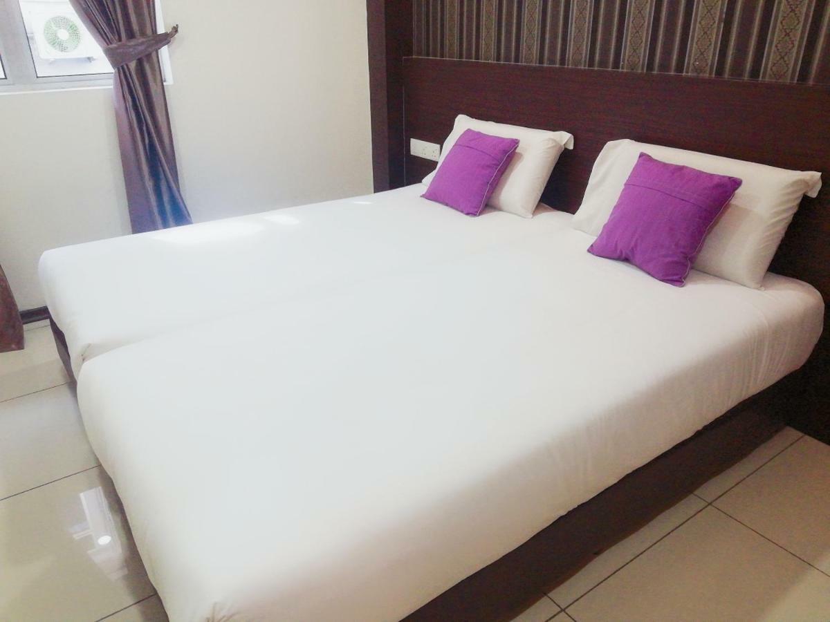 Remember Hotel Bukit Gambir Extérieur photo